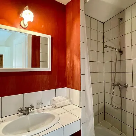Bed and breakfast Deux Pieces Charmantes Avec Salles D'eau Privees A - Fr-1-582-493 *